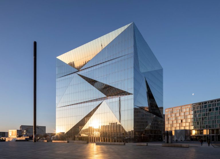 Best Solar Glass in the US: 2026 Definitive Architectural Guide